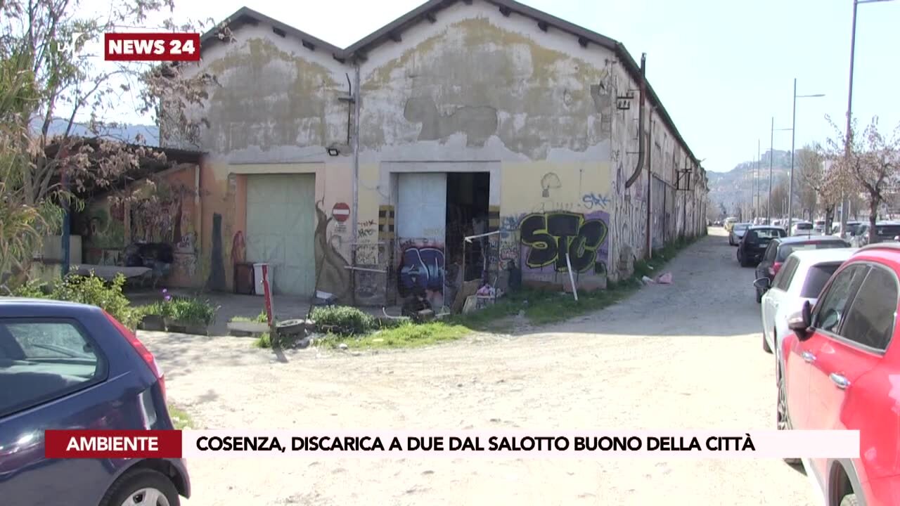 Cosenza, discarica a due dal salotto buono della città