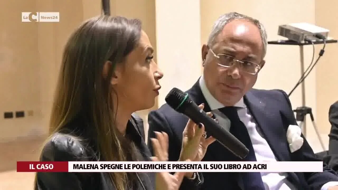 Malena spegne le polemiche e presenta il suo libro ad Acri