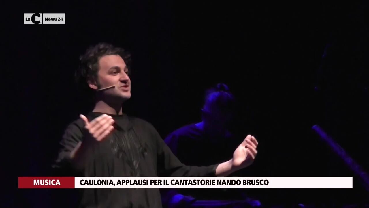 Caulonia, applausi per il cantastorie Nando Brusco