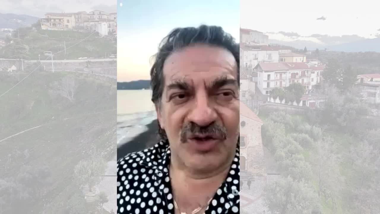 Castiglione Cosentino, tornano le parole sott'olio. Il videomessaggio di Peppe Voltarelli