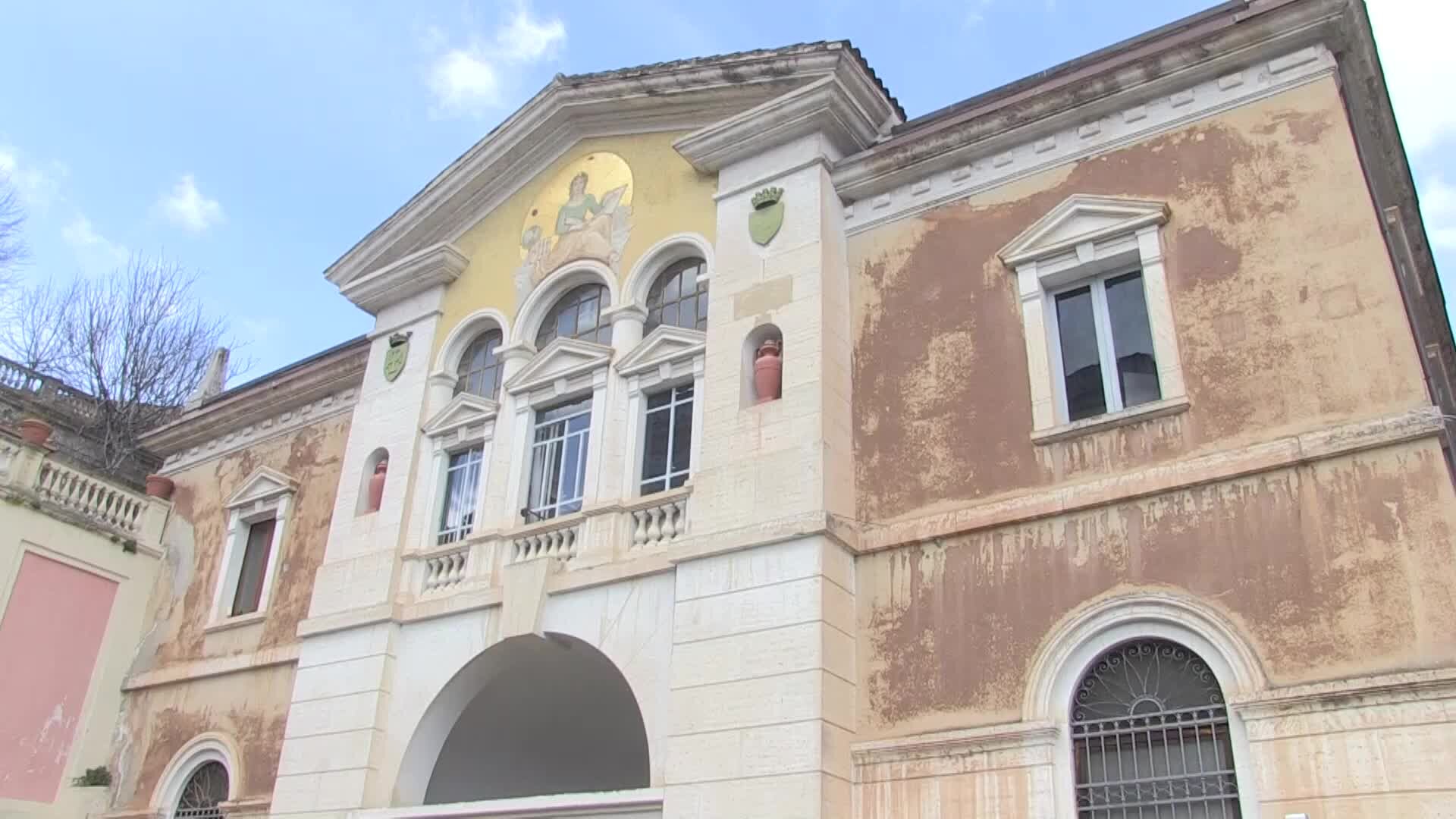 Cosenza, traslocano 7 chilometri di libri per permettere il restauro della Biblioteca Civica - VIDEO