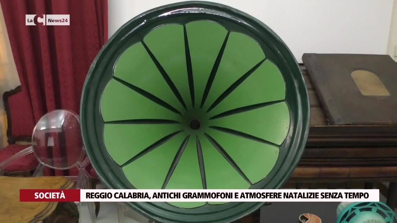 Reggio, antichi grammofoni e atmosfere natalizie senza tempo