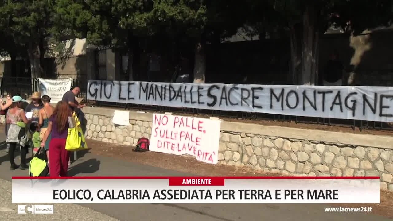 Eolico, Calabria assediata per terra e per mare