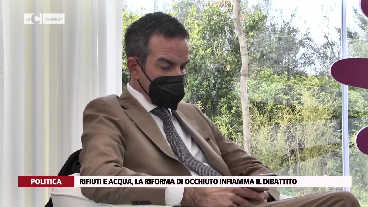 Rifiuti e acqua, la riforma di Occhiuto infiamma il dibattito