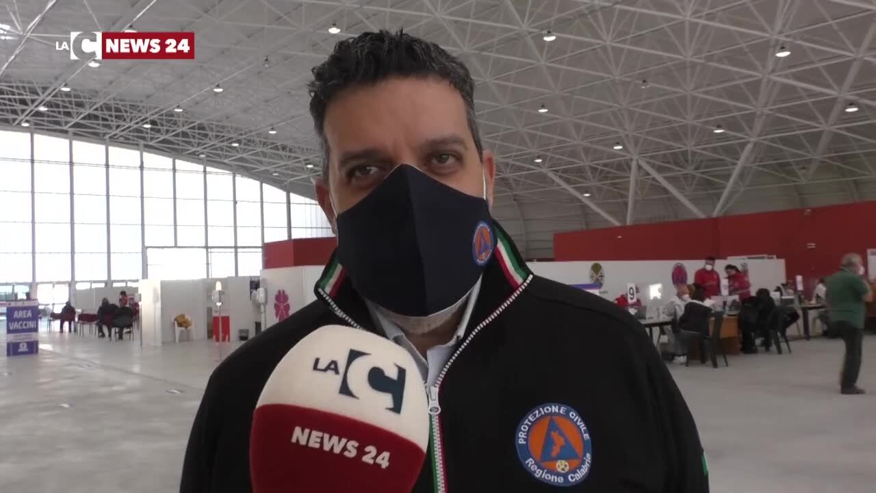 Vax day: alta affluenza nel primo giorno, poi il calo