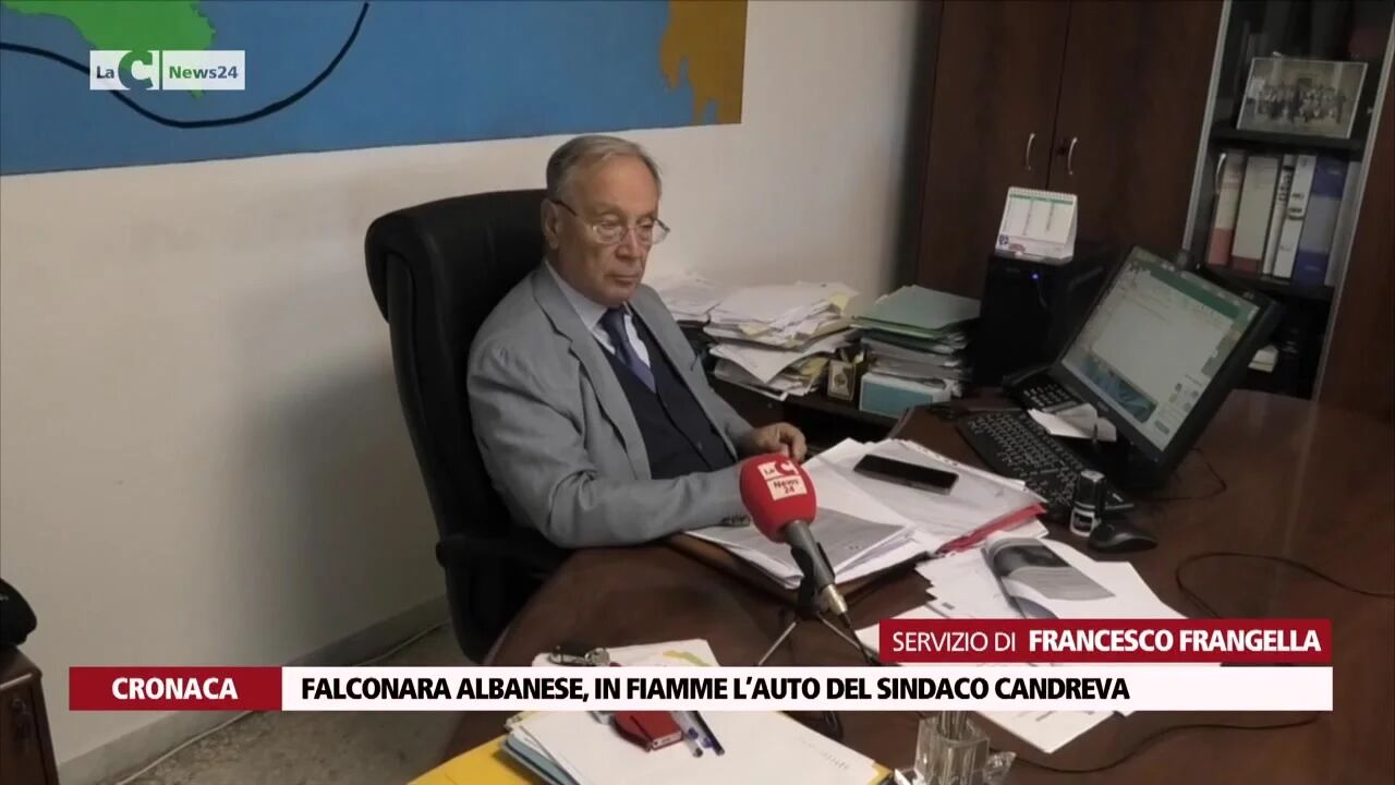 Falconara Albanese, in fiamme l’auto del sindaco Candreva