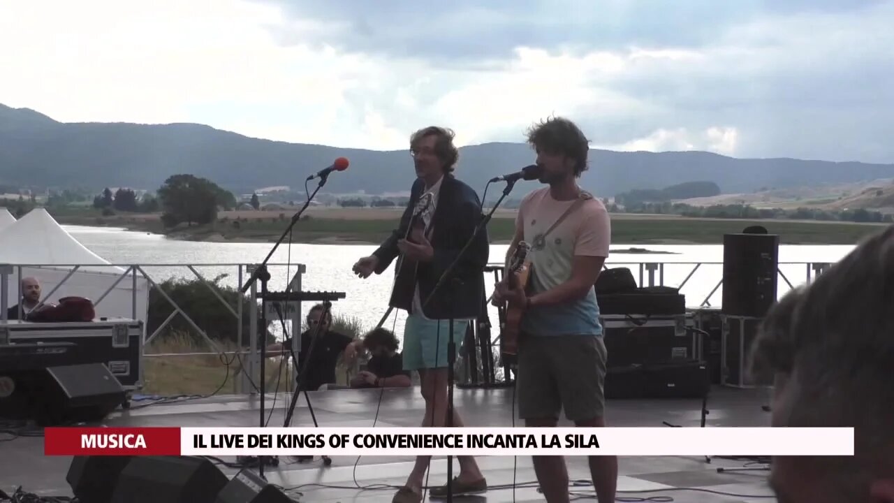 Sila, grande live del duo norvegese Kings of convenience: «La pioggia ha perso e noi abbiamo vinto»