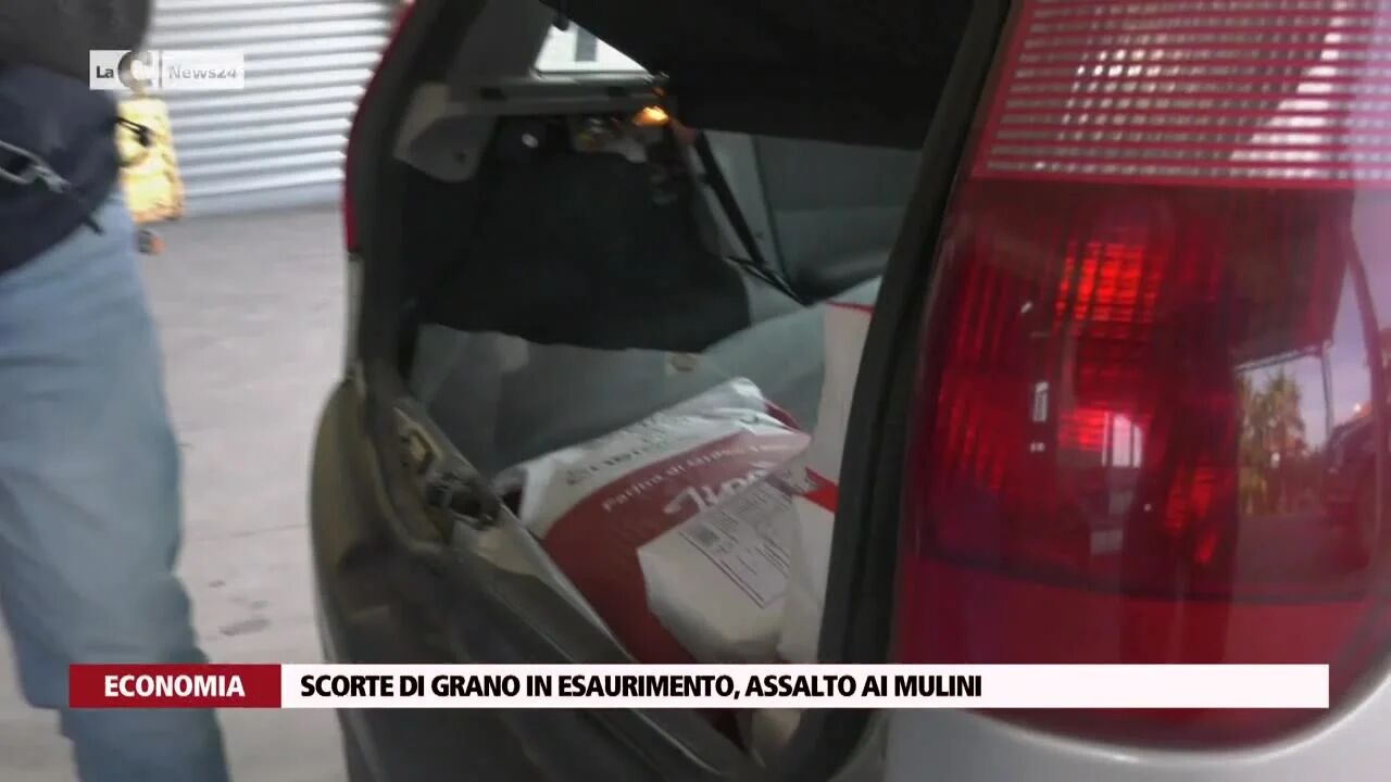 Scorte di grano in esaurimento, assalto ai mulini