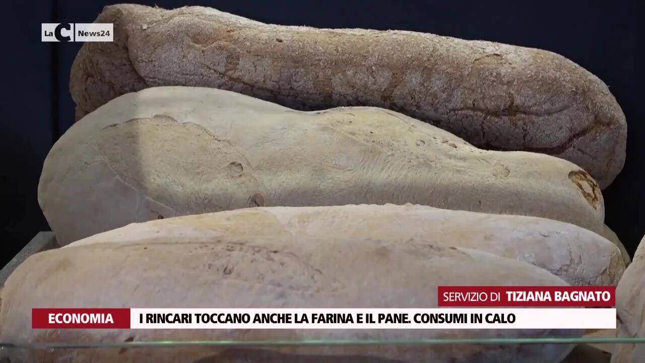 I rincari toccano anche la farina e il pane. Consumi in calo