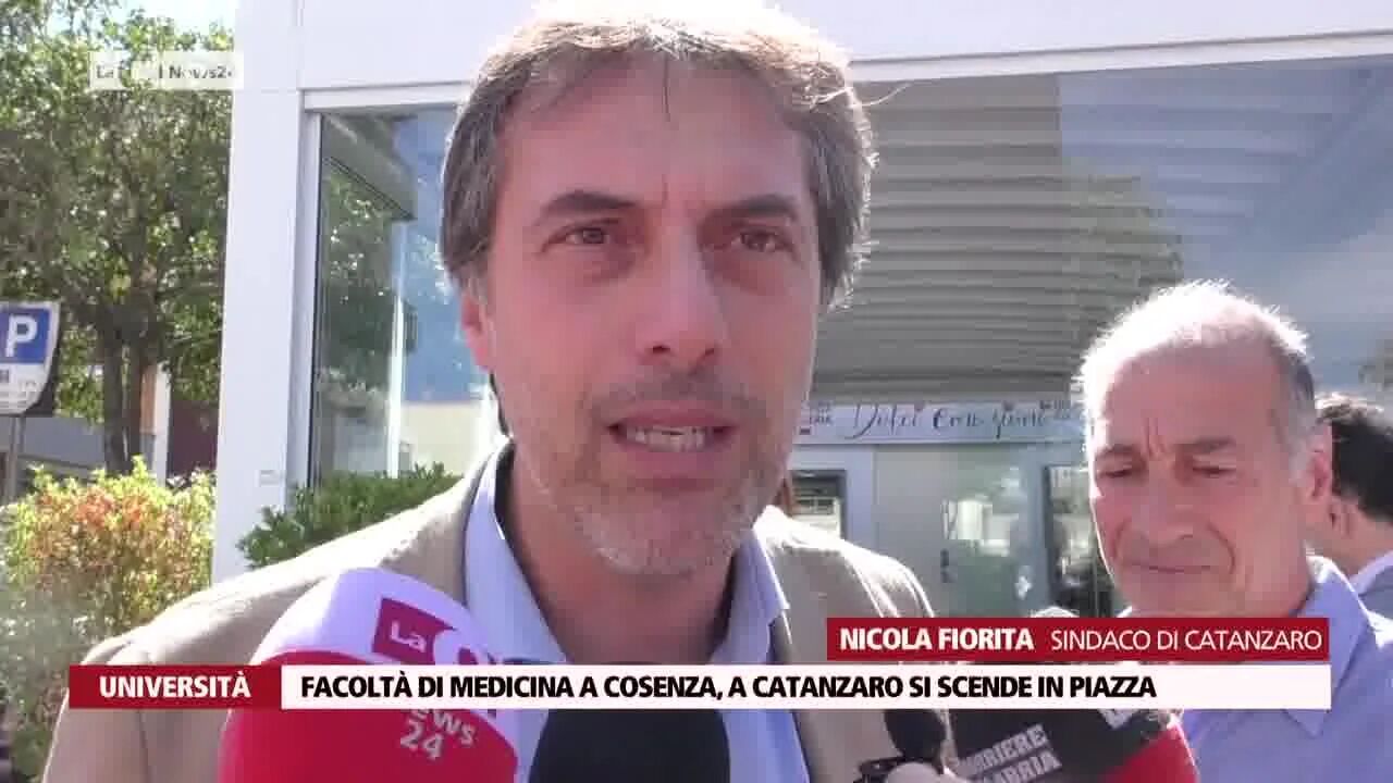 Facoltà di medicina a Cosenza, a Catanzaro si scende in piazza