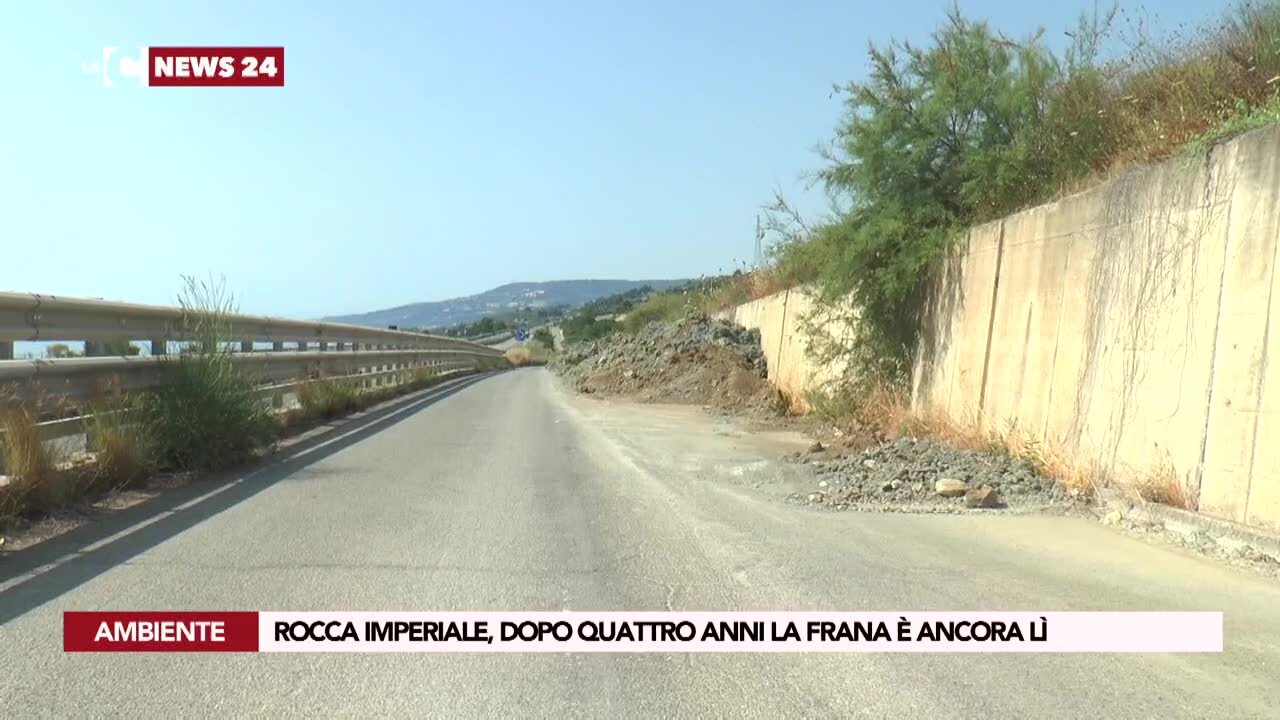 Rocca Imperiale, dopo quattro anni la frana è ancora lì