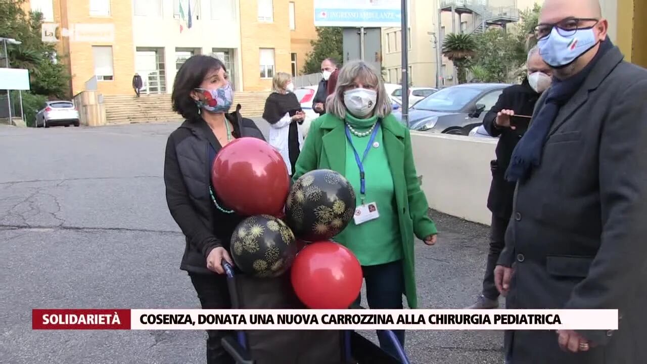 Cosenza, donata una nuova carrozzina alla chirurgia pediatrica
