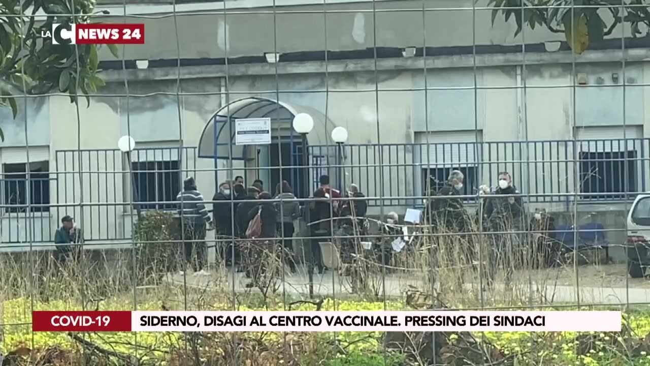 Siderno, disagi al centro vaccinale. Pressing dei sindaci