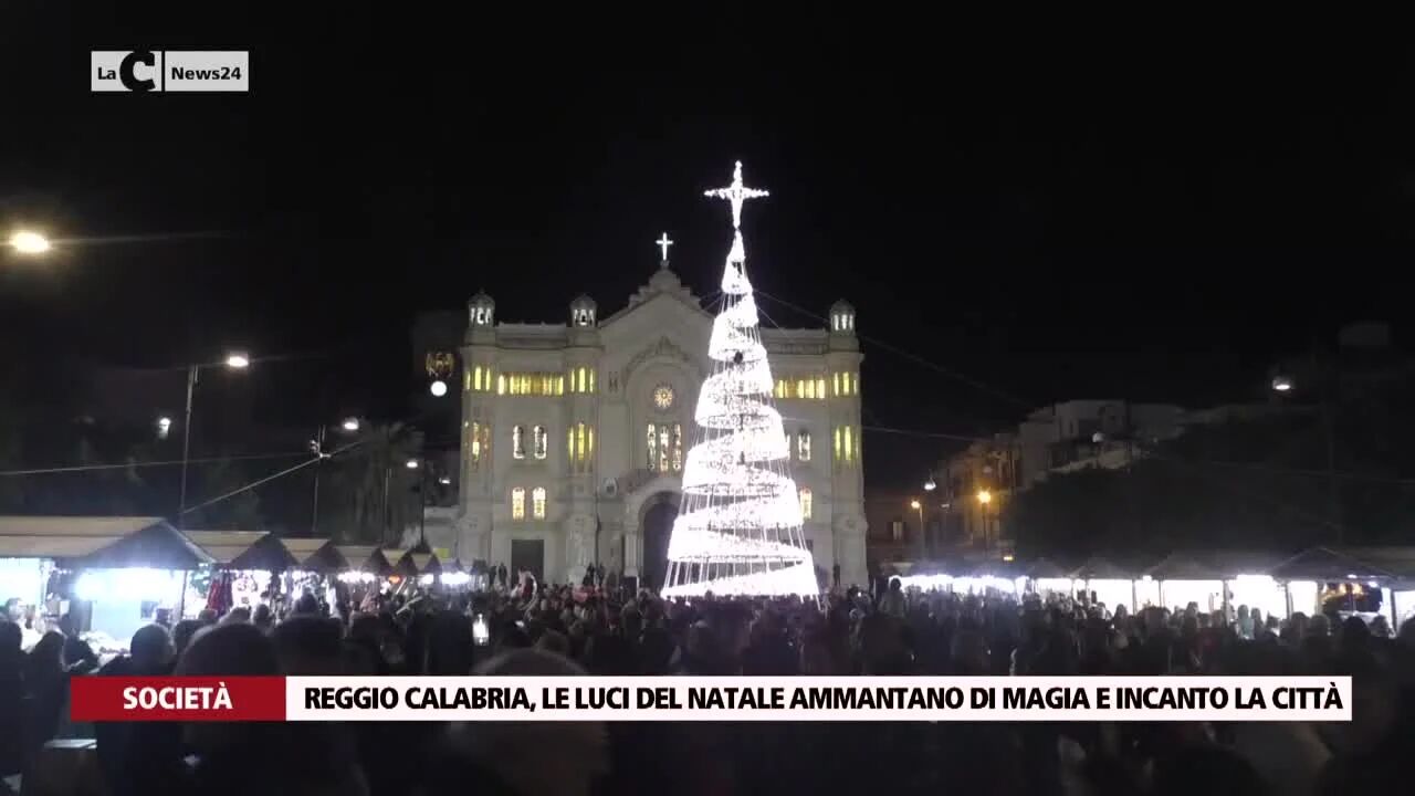 Reggio Calabria, le luci del natale ammantano di magia e incanto la città