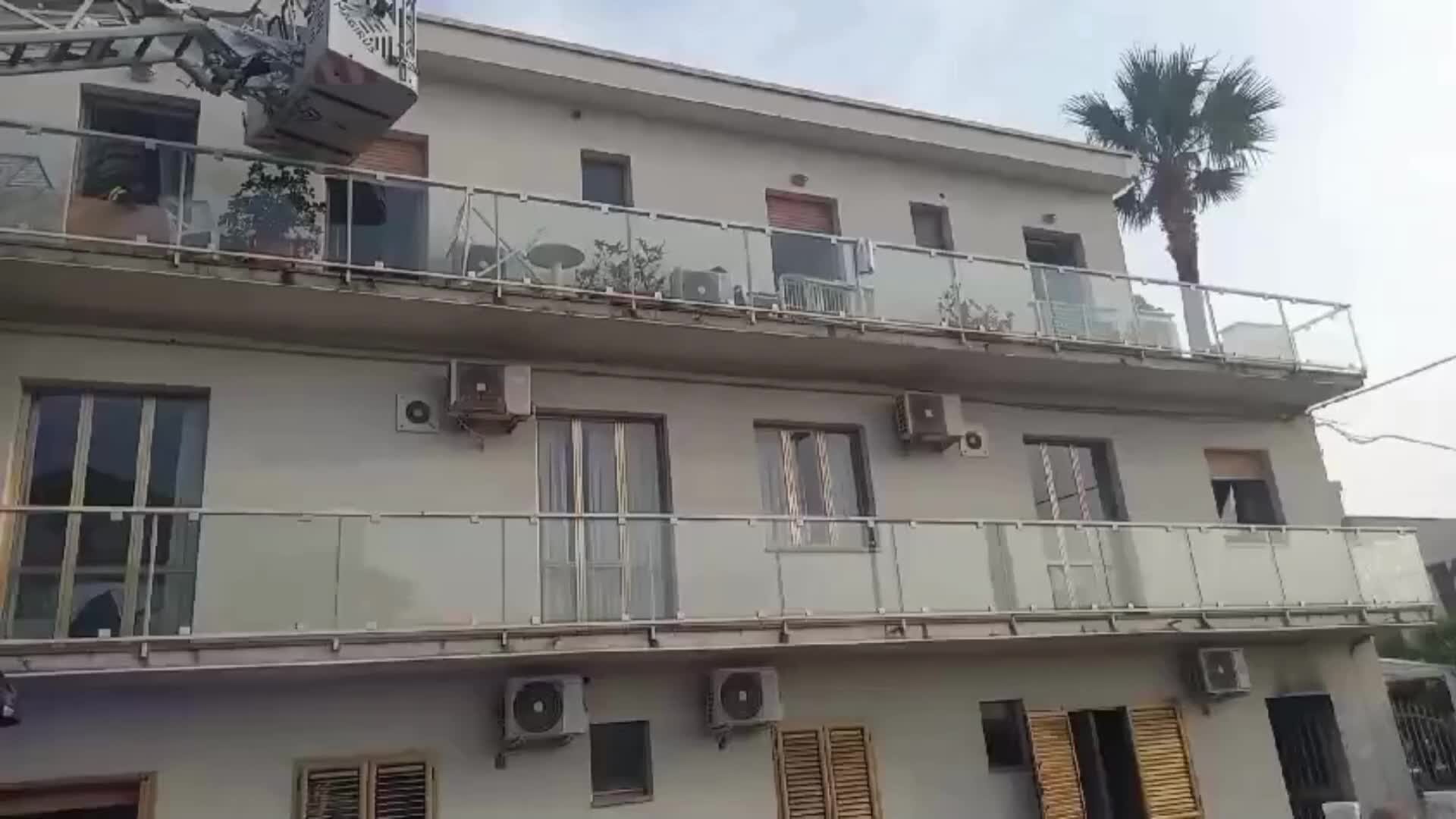 Incendio hotel Marechiaro Amantea