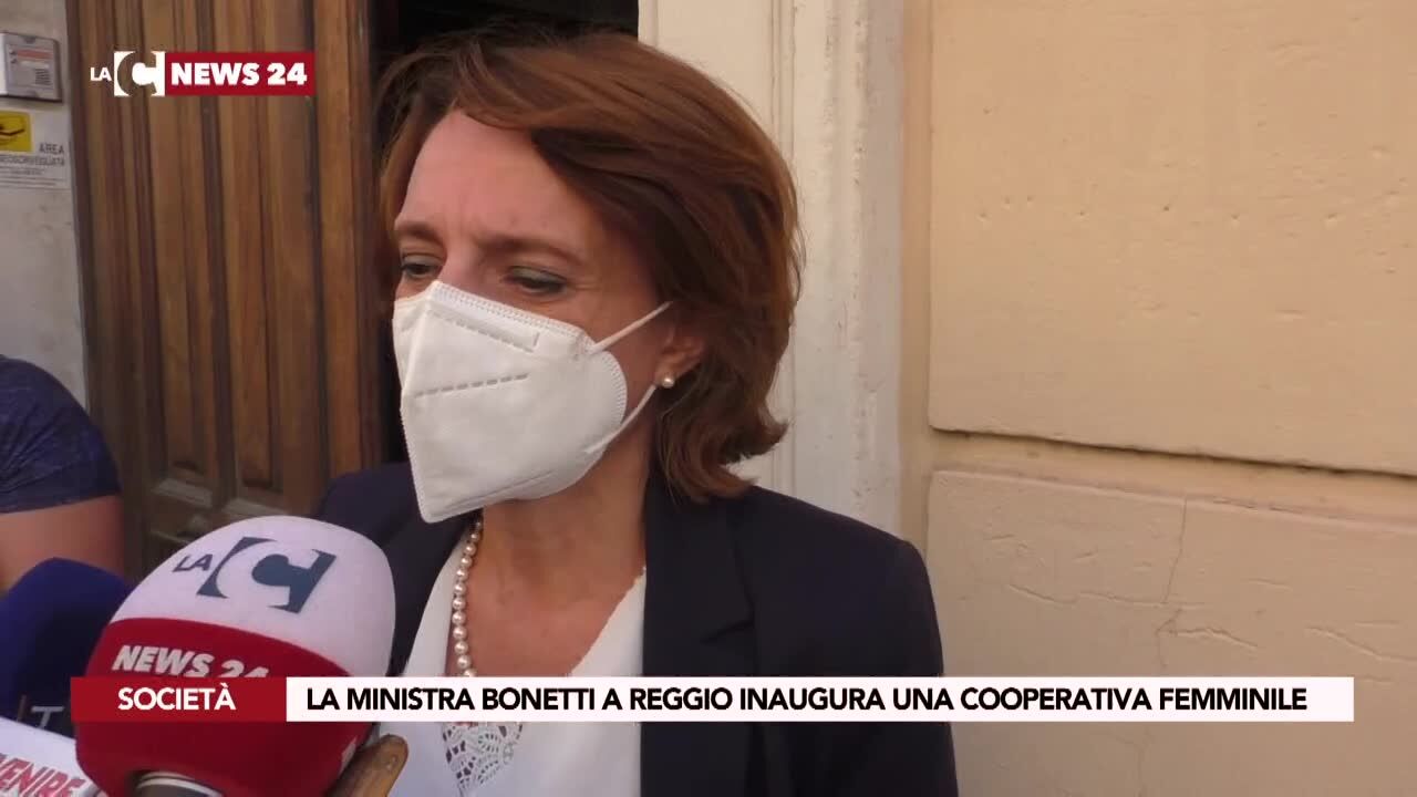 La ministra Bonetti a Reggio inaugura una cooperativa femminile