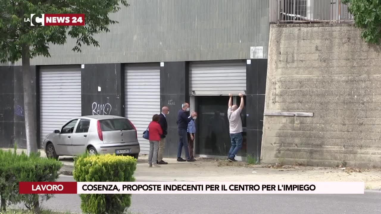 Cosenza, proposte indecenti per il centro per l'impiego