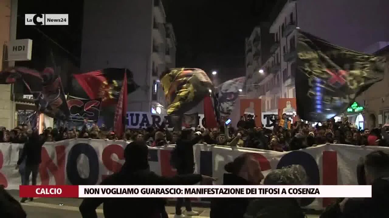 Non vogliamo Guarascio: manifestazione dei tifosi a Cosenza