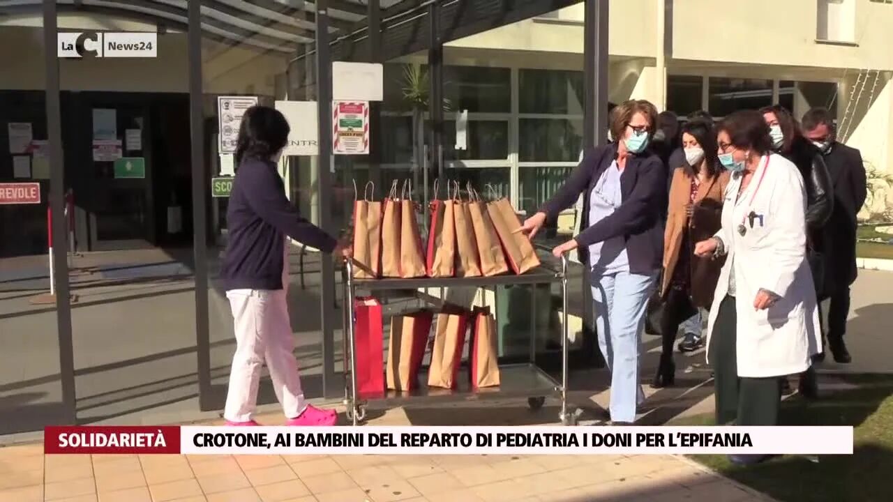 Crotone, ai bambini del reparto di pediatria i doni per l’Epifania