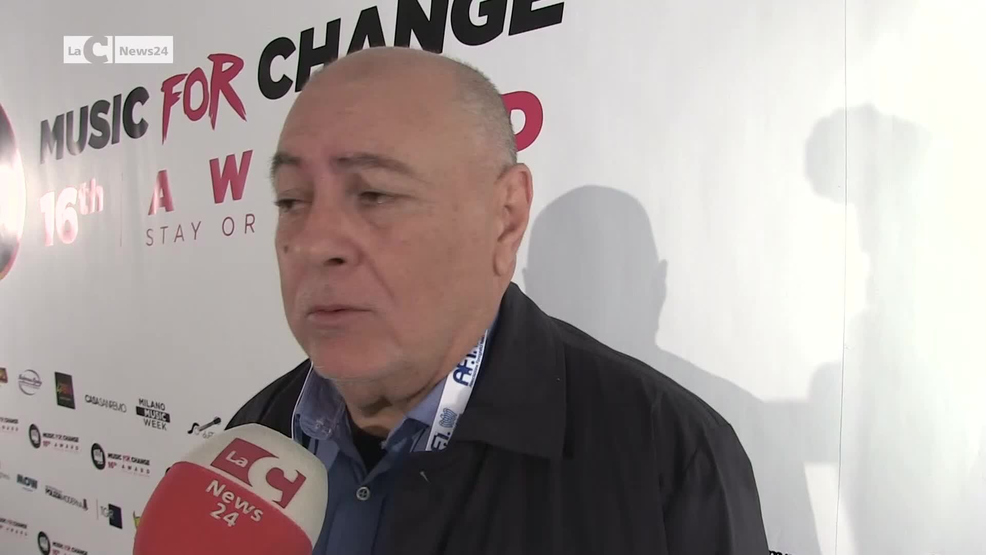 Gioacchino Criaco inaugura la 16ª edizione di Music for Change: a Cosenza due settimane tra musica, cultura e impegno civile | VIDEO