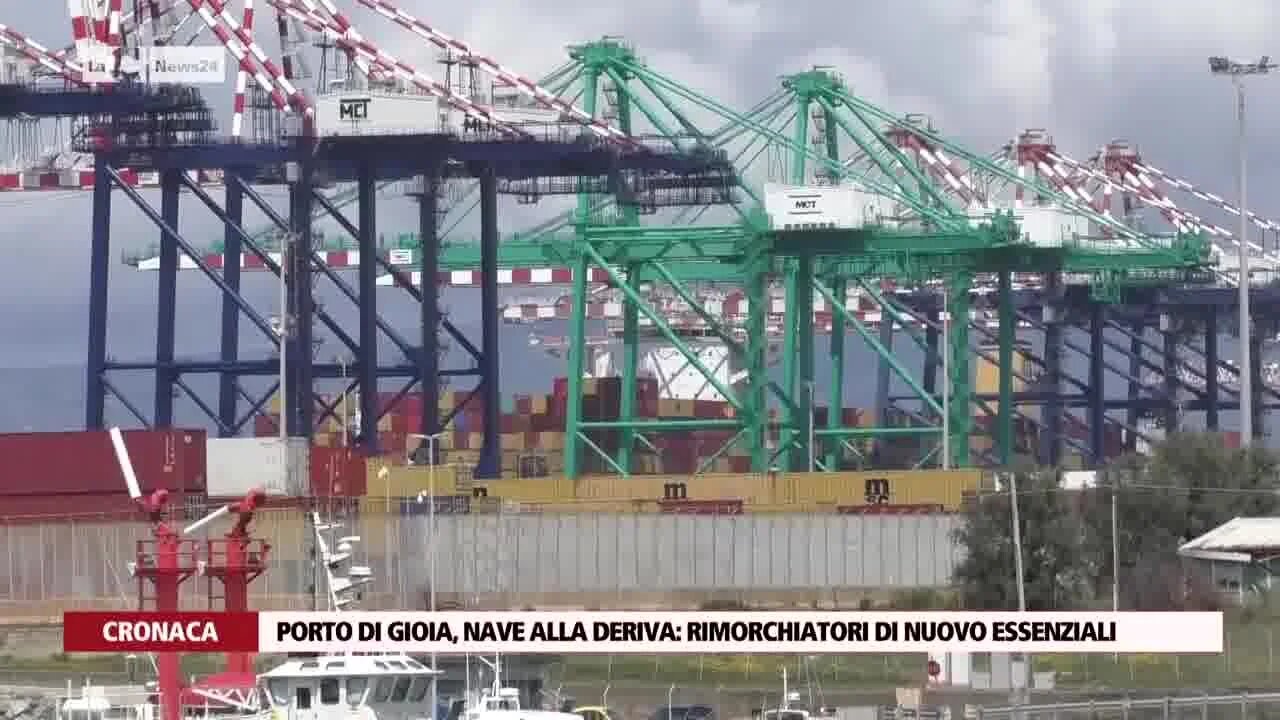 Porto di Gioia, nave alla deriva: rimorchiatori di nuovo essenziali