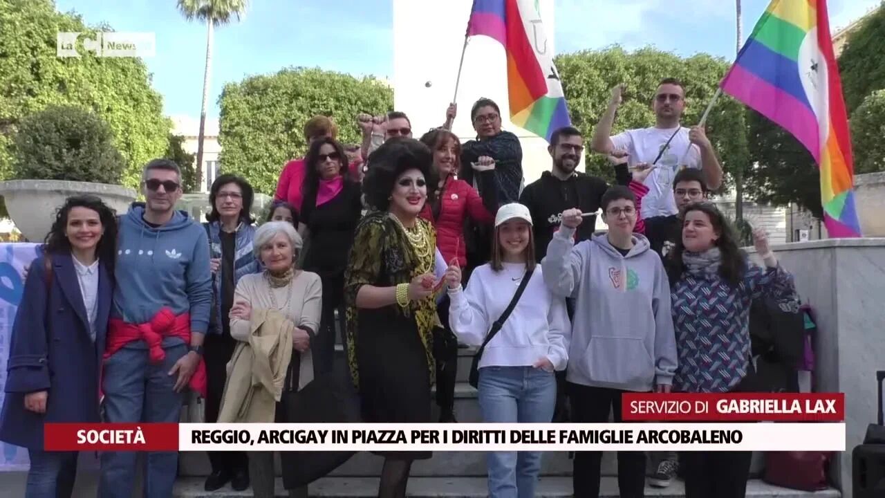 Reggio, Arcigay in piazza per i diritti delle famiglie arcobaleno