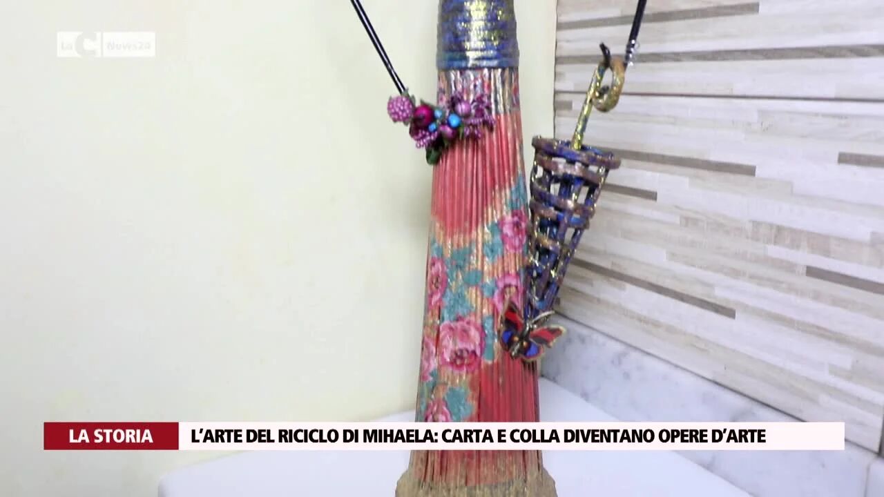 L’arte del riciclo di Mihaela carta e colla diventano opere d’arte