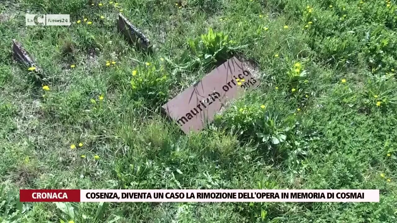 Cosenza, diventa un caso la rimozione dell'opera in memoria di Cosmai