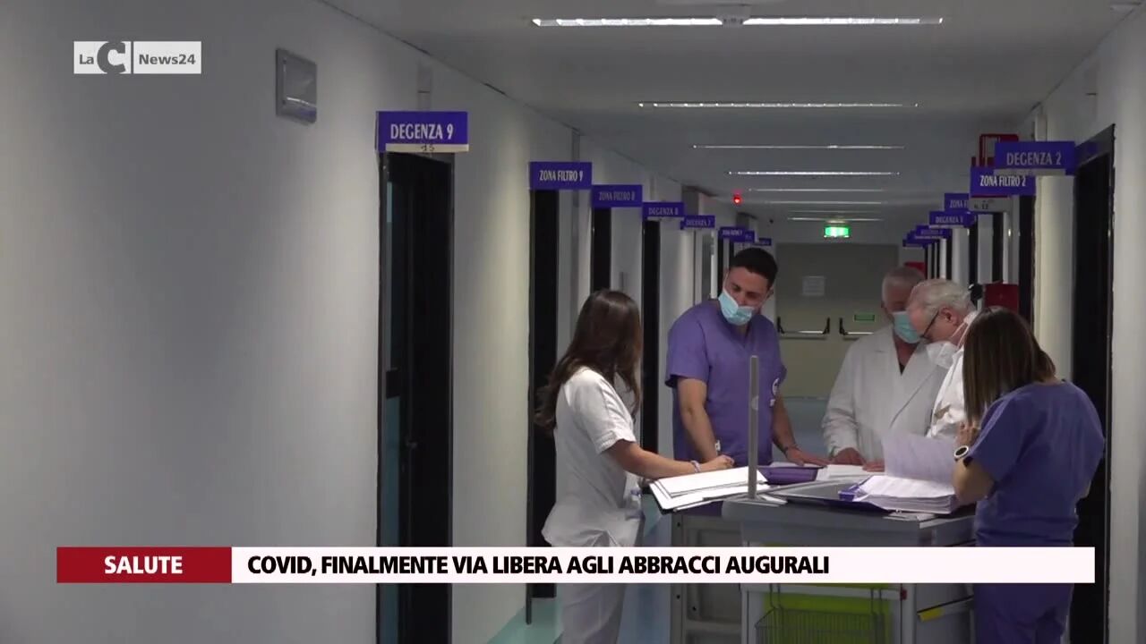 Covid, finalmente via libera agli abbracci augurali