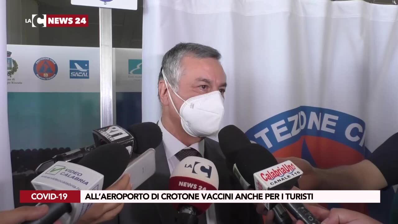 All’aeroporto di Crotone vaccini anche per i turisti