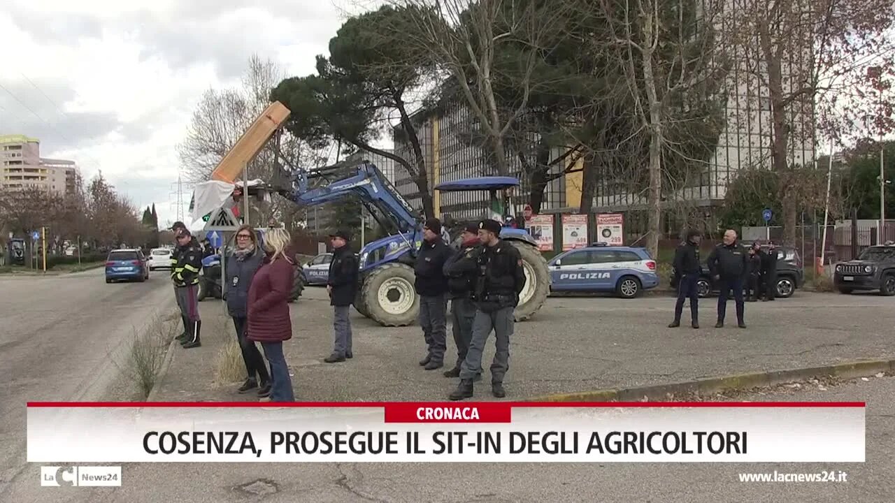 Cosenza, prosegue il sit-in degli agricoltori