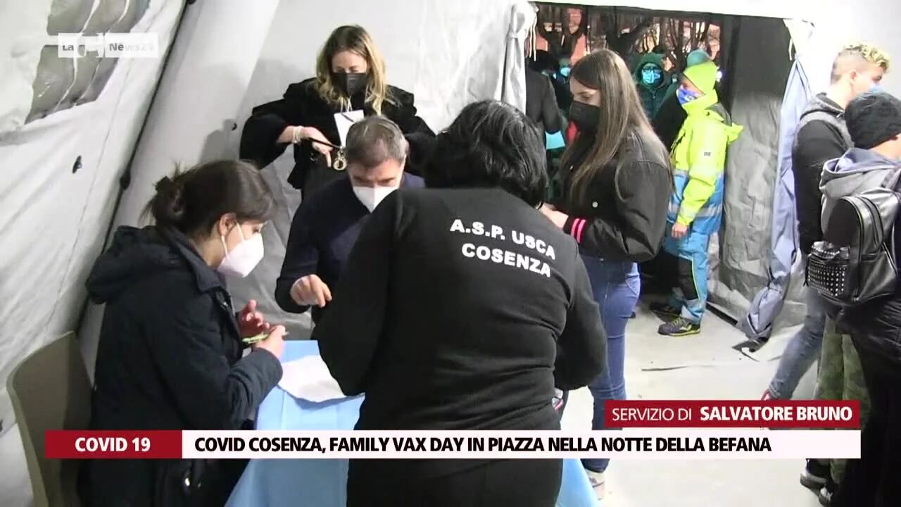 Covid Cosenza, family vax day in piazza nella notte della Befana