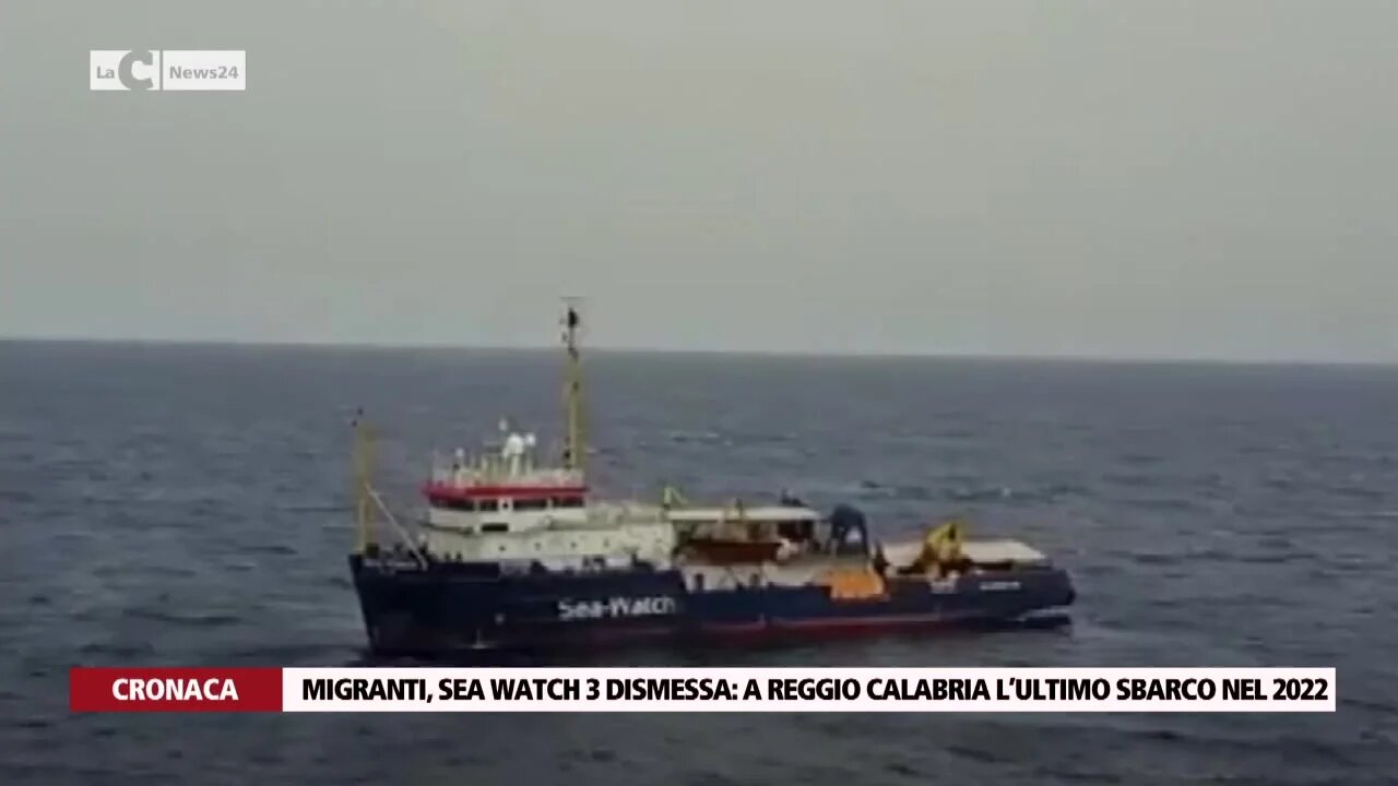 Migranti, Sea Watch 3 dismessa: a Reggio Calabria l’ultimo sbarco nel 2022