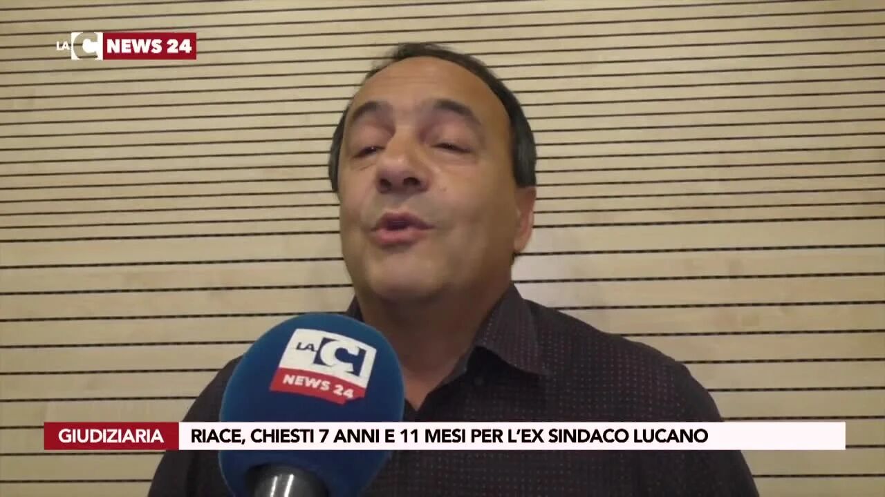Riace, chiesti 7 anni e 11 mesi per l’ex sindaco Lucano