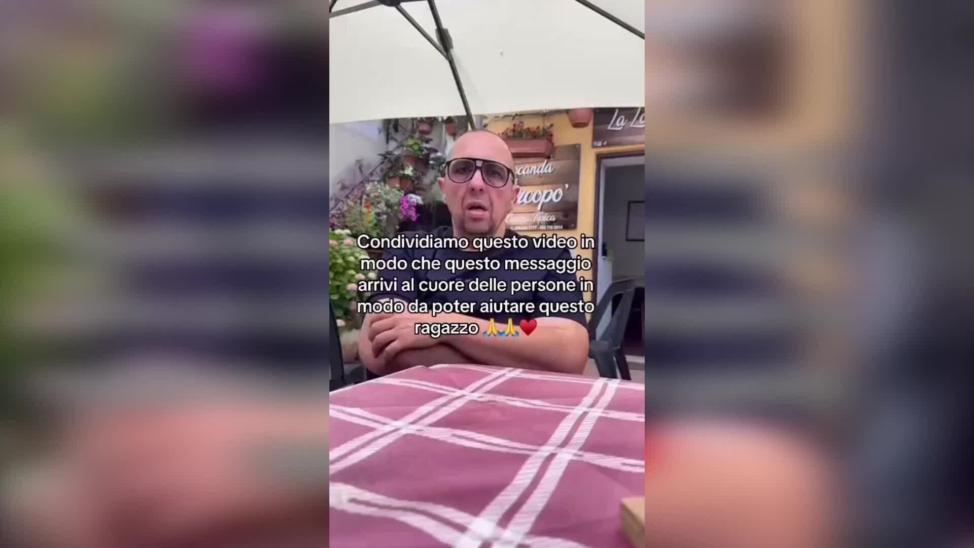 Cosenza, il titolare della locanda Porcopò: «Aiutatemi a ritrovare la bici rubata a un mio collaboratore» | VIDEO