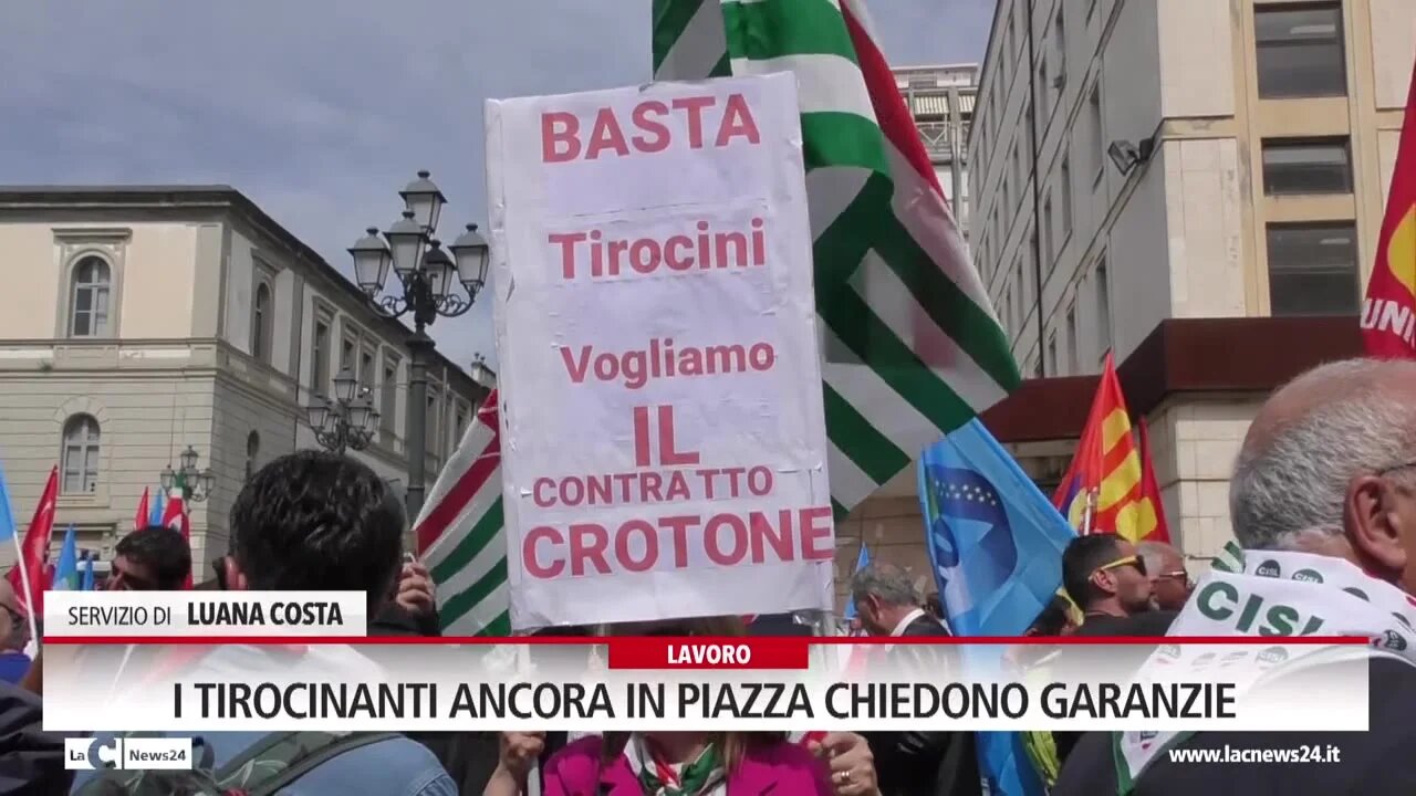 I Tirocinanti ancora in piazza chiedono garanzie