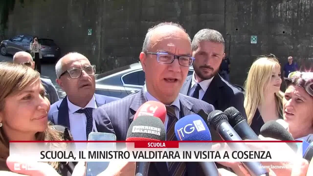 Scuola, il ministro Valditara in visita a Cosenza