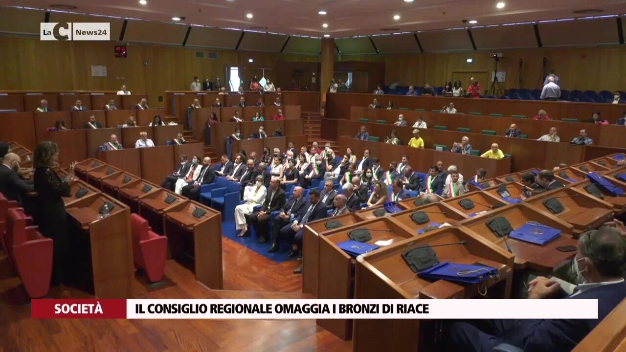 Il consiglio regionale omaggia i Bronzi di Riace