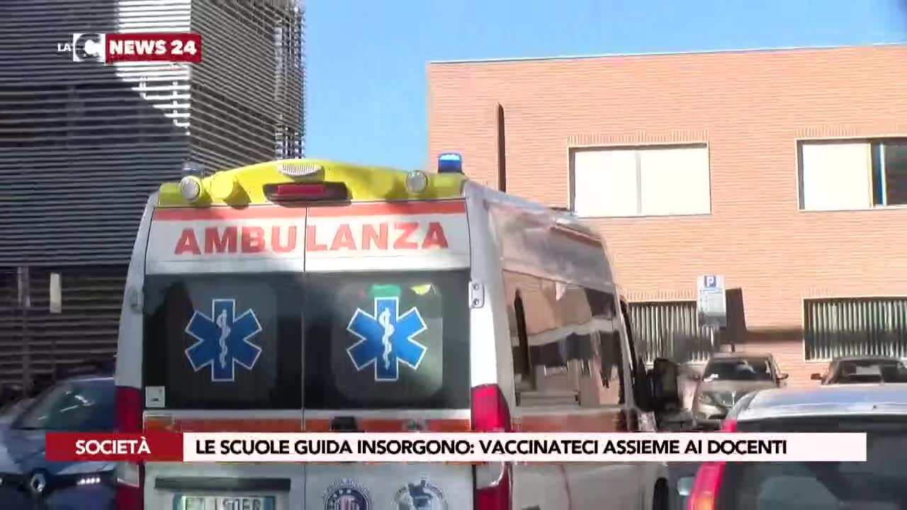 Covid, insorgono le scuole-guida calabresi: «Vaccinateci. Siamo docenti anche noi»