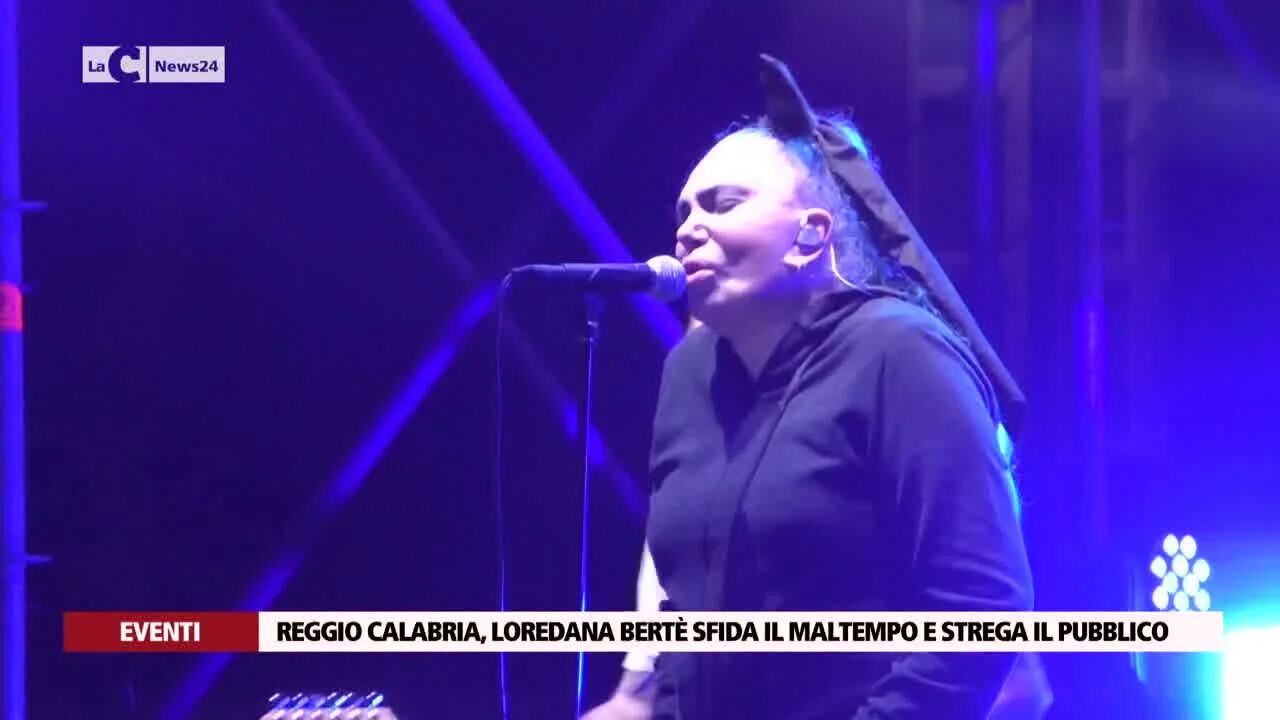 Reggio Calabria, Loredana Bertè sfida il maltempo e strega il pubblico