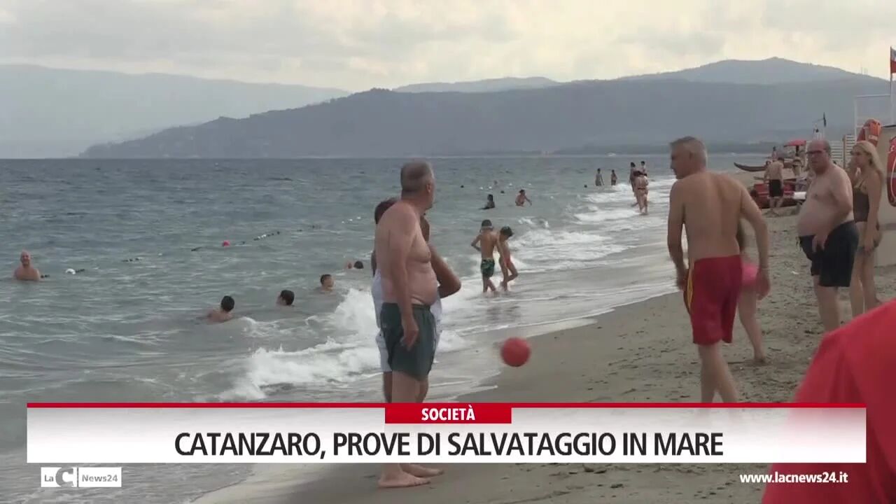Catanzaro, prove di salvataggio in mare