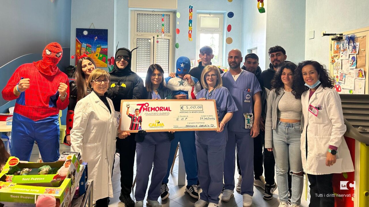 Da Zungri a Catanzaro vestiti da supereroi per consegnare doni ai bambini dell'Oncoematologia nel ricordo del piccolo Francesco - VIDEO