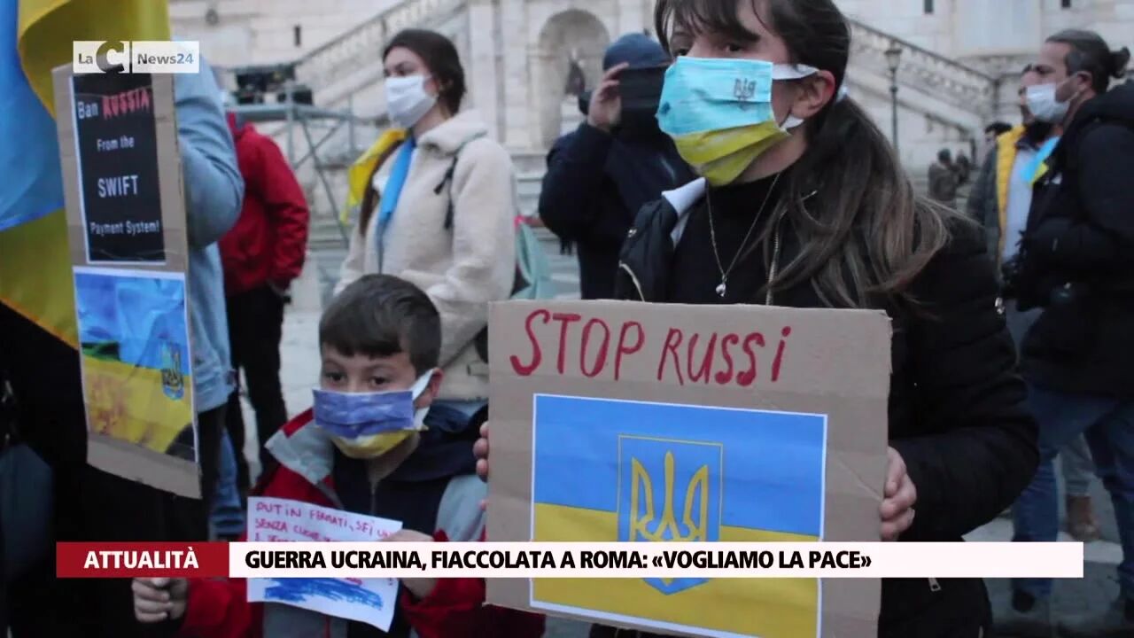 Guerra Ucraina, fiaccolata a Roma: «Vogliamo la pace»