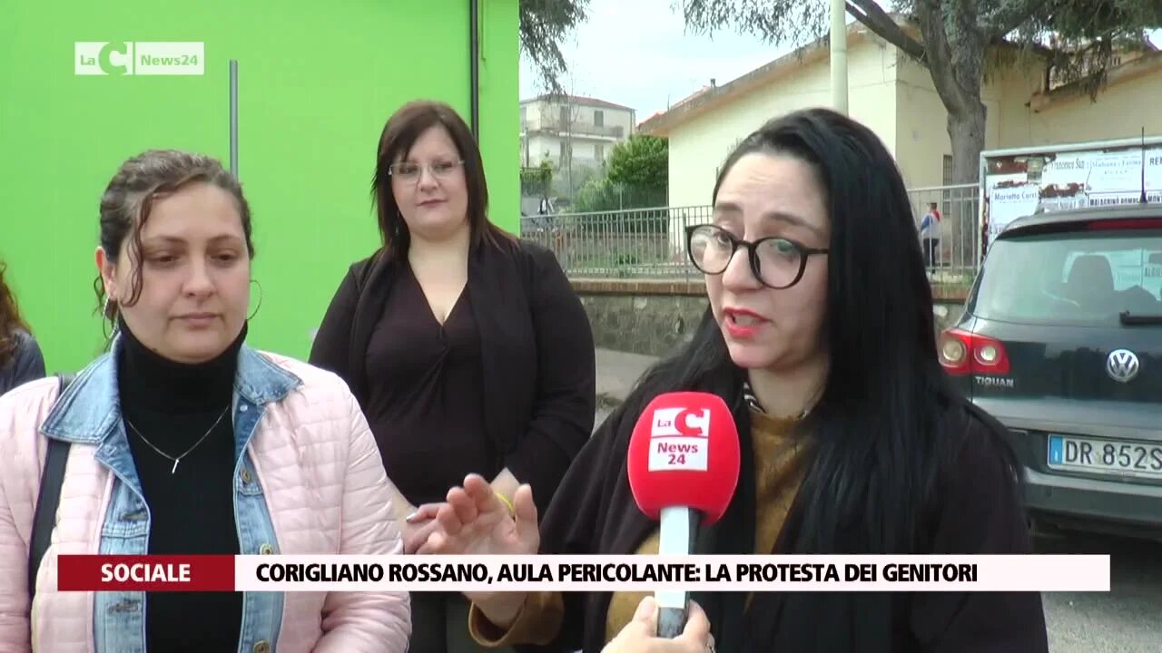 Corigliano Rossano, aula pericolante, la protesta dei genitori