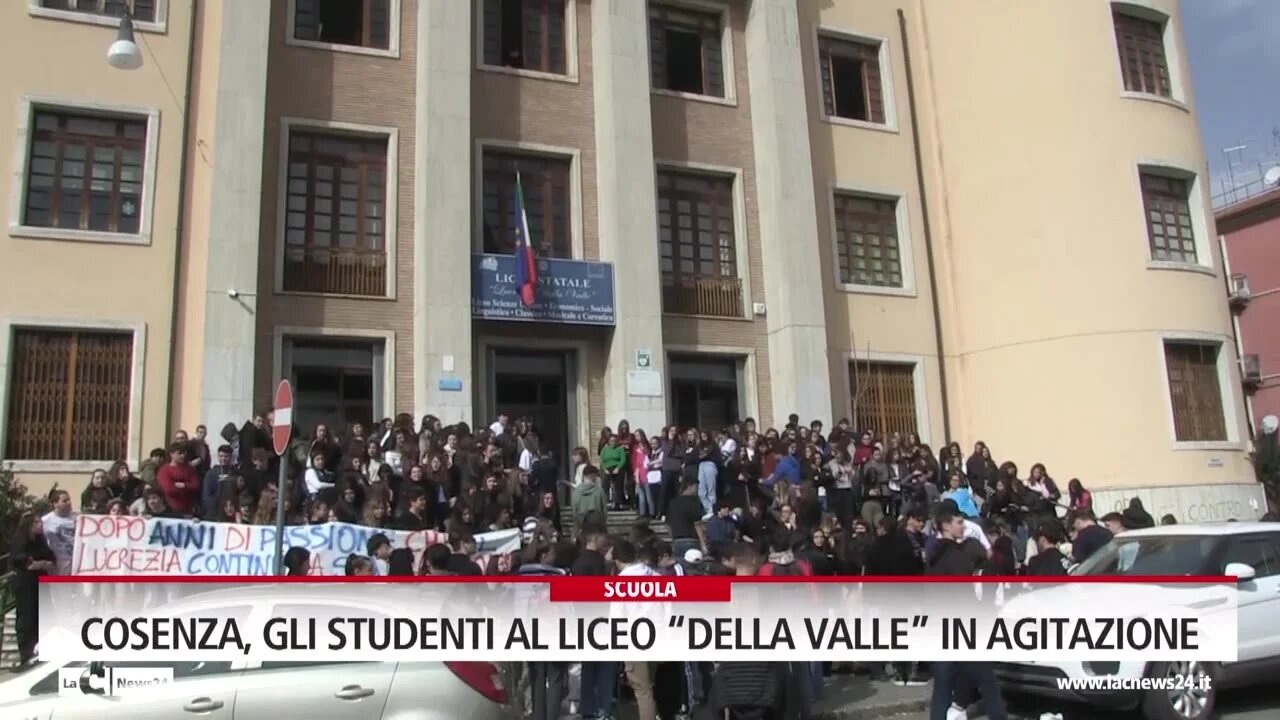 Cosenza, gli studenti al liceo “Della Valle” in agitazione