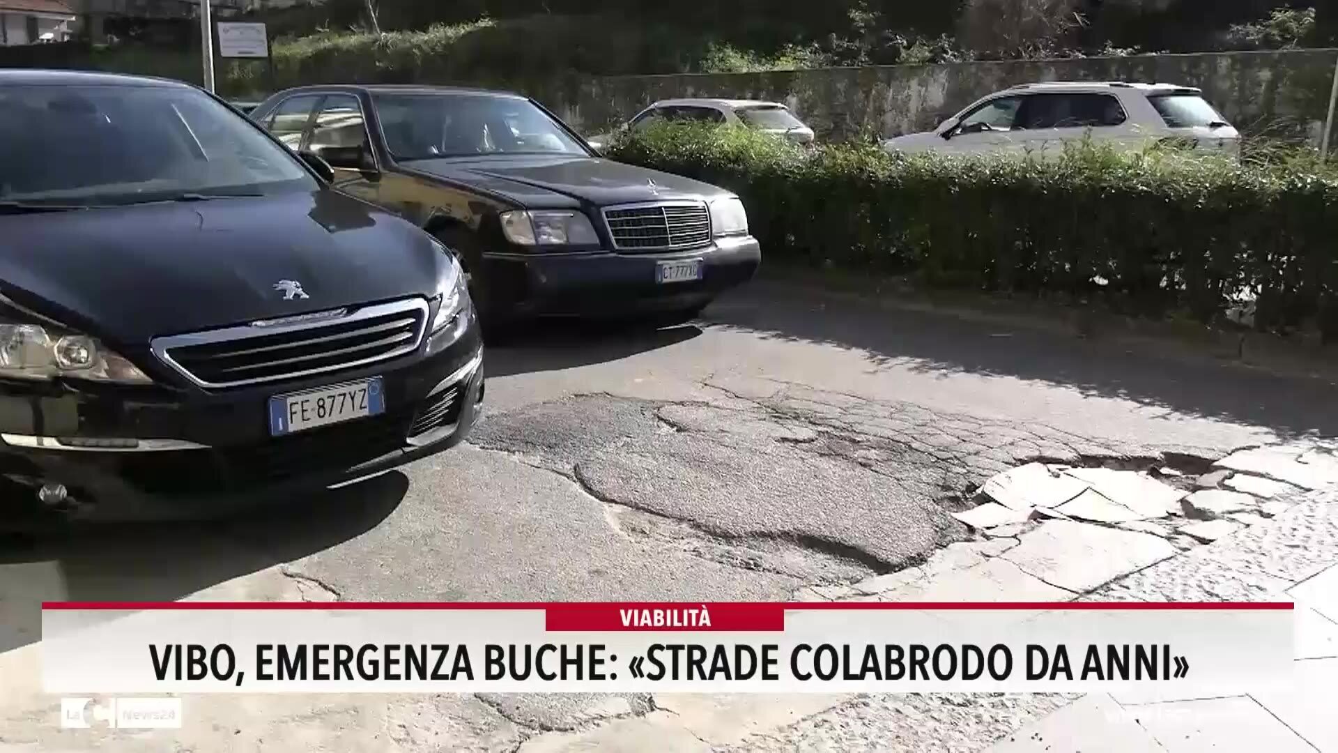 Benvenuti nella “città groviera”, a Vibo le buche stradali crescono di numero e in profondità giorno dopo giorno: il nostro tour - VIDEO