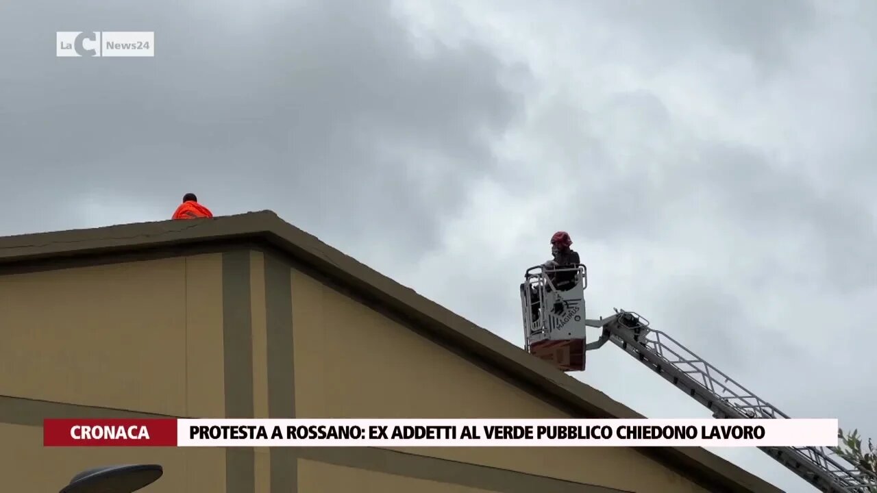 Protesta a Rossano: ex addetti al verde pubblico chiedono lavoro