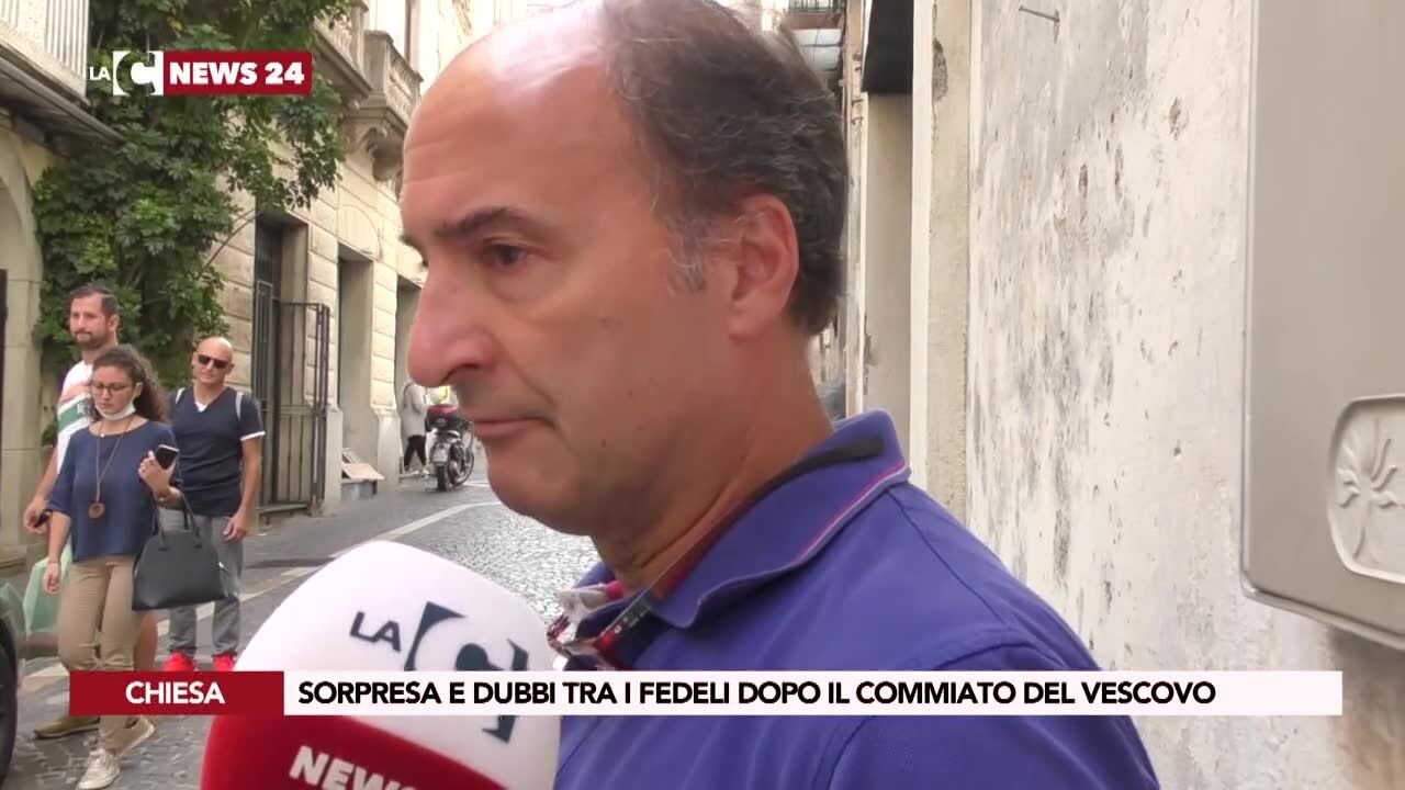 Sorpresa e dubbi tra i fedeli dopo il commiato del vescovo