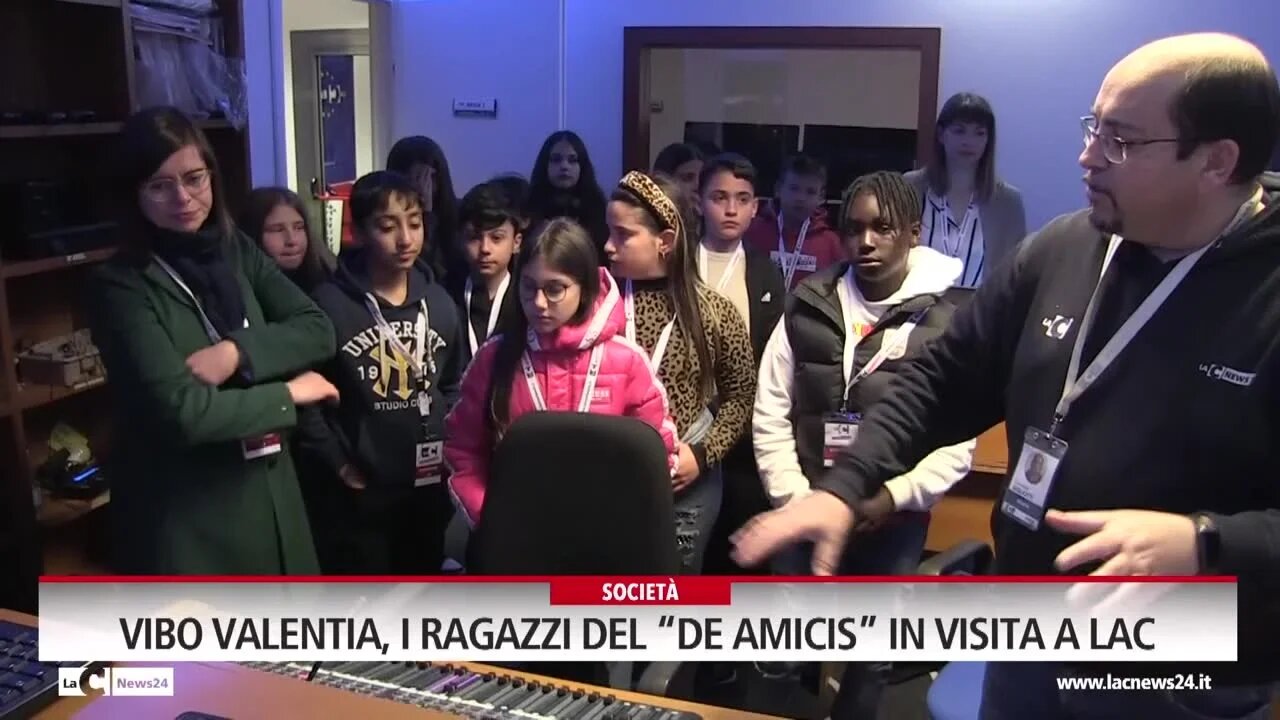 Vibo, gli alunni dell’Istituto “De Amicis” in visita agli studi televisivi di LaC