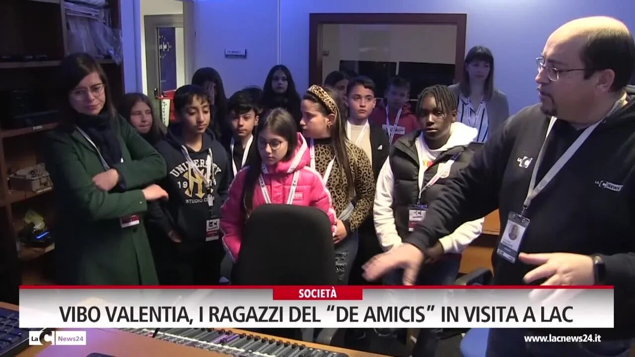 Vibo Valentia, i ragazzi del “De Amicis” in visita a LaC